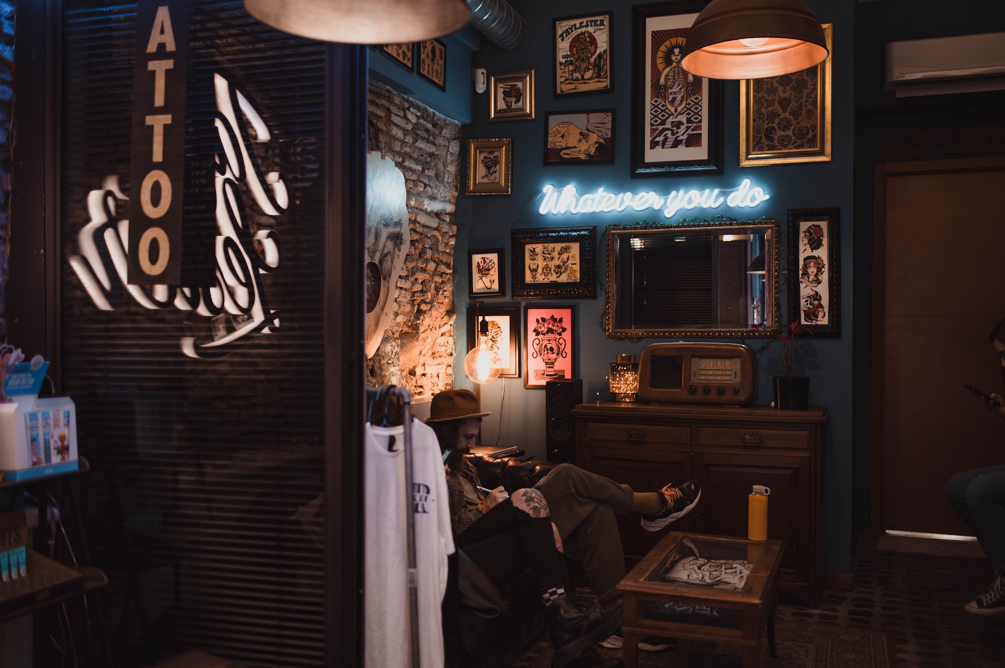 Interno di Jay Lester Tattoo Trastevere