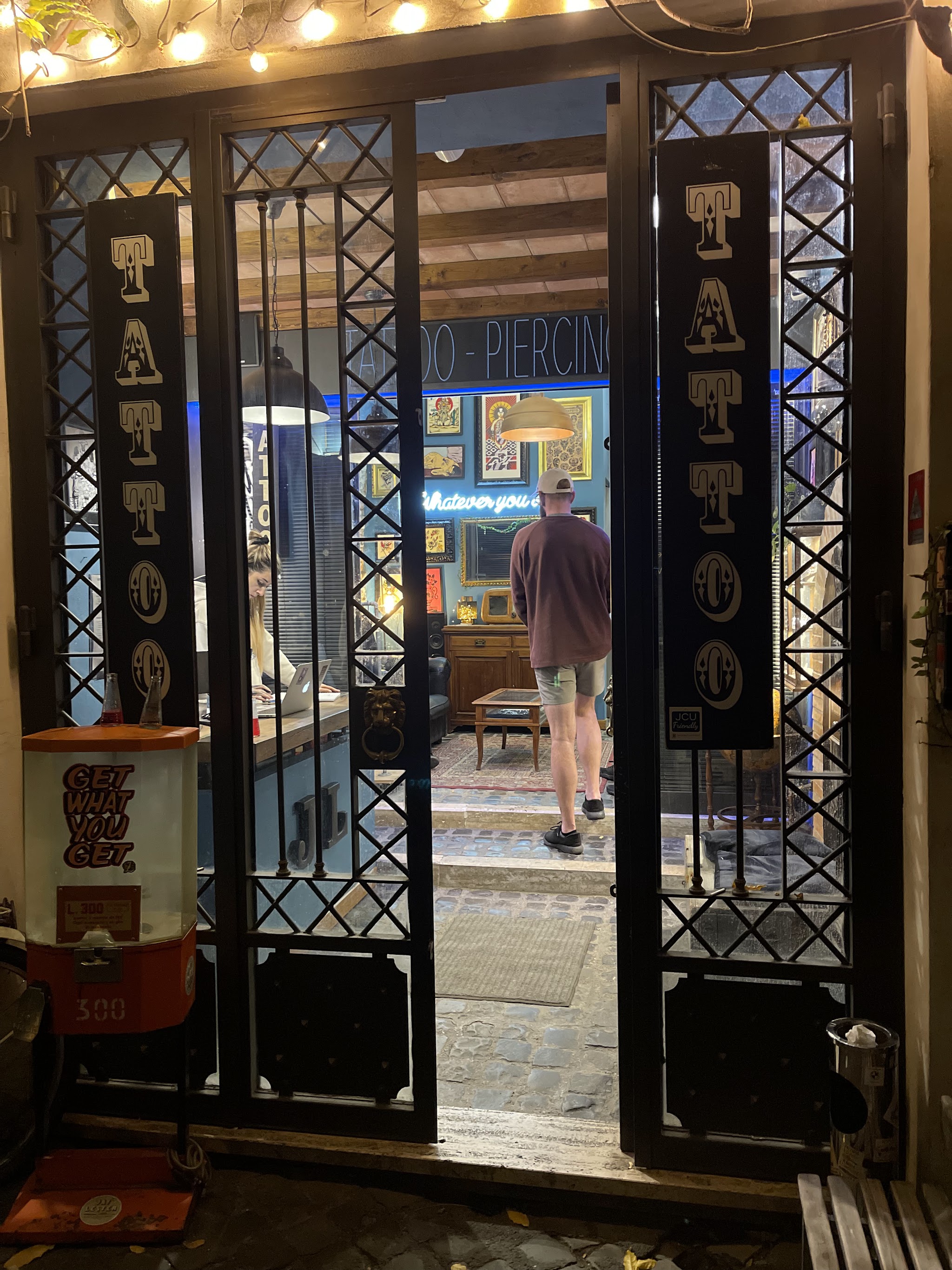 Ingresso di Jay Lester Tattoo Trastevere